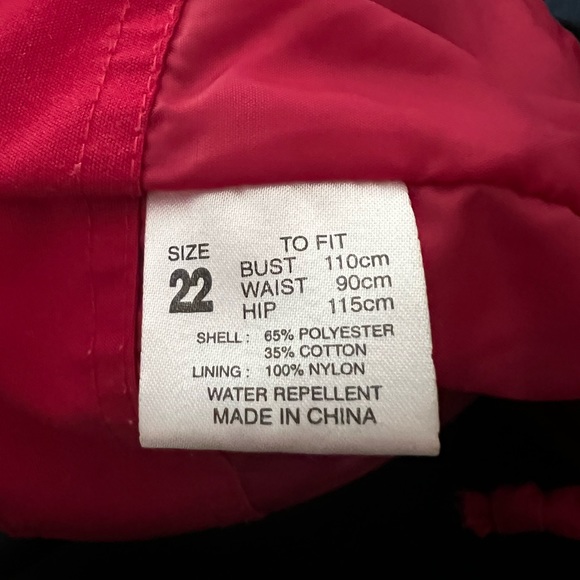 Red coat/jacket.Silver coloured adornments. Water repellent. Lined. Nautical - Picture 12 of 12